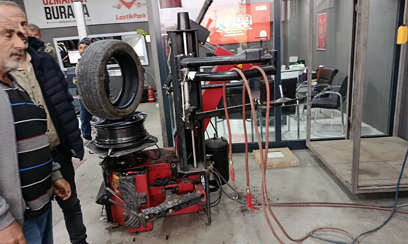 15 Kasım Yaklaşıyor: Darende'de Araç Sahipleri Lastik Değişimine Akın Etti