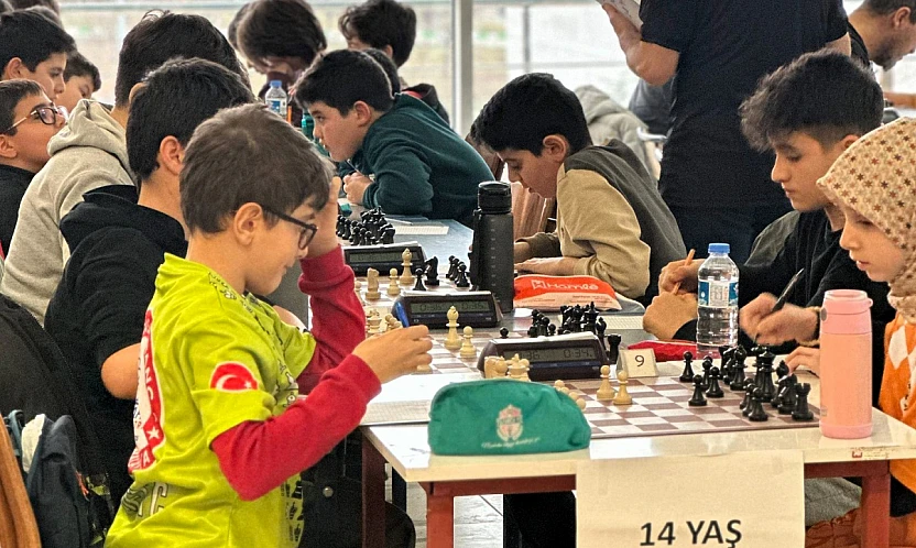 95. Yıla Özel Satranç Turnuvasında Kıyasıya Rekabet