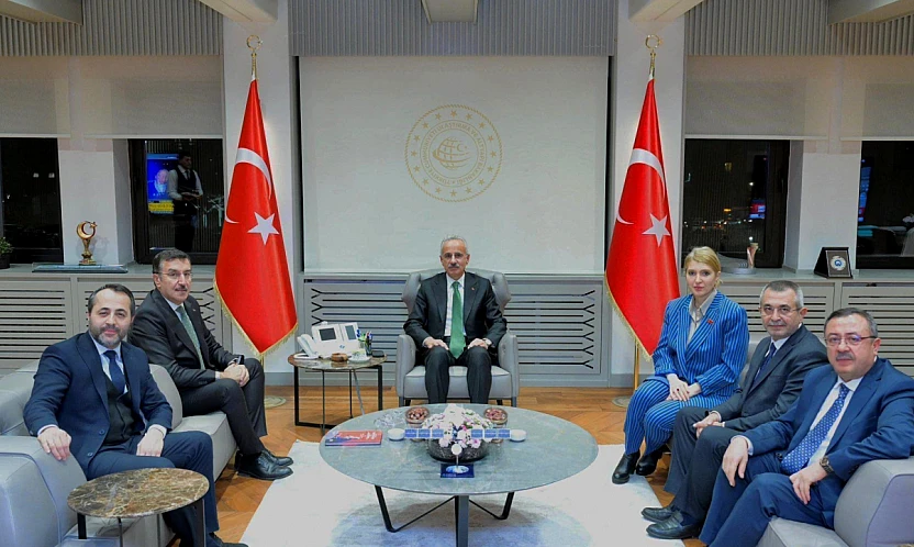 AK Parti Malatya Heyeti, Ulaştırma ve Altyapı Bakanı Uraloğlu ile Görüştü