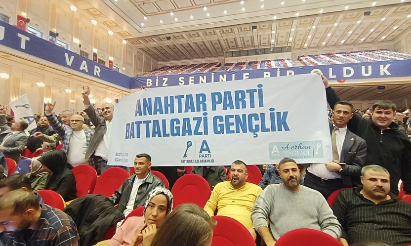 Anahtar Parti 1. Yıl Kutlamasında Battalgazi İlçe Başkanlığı Ankara'da Sahnedeydi