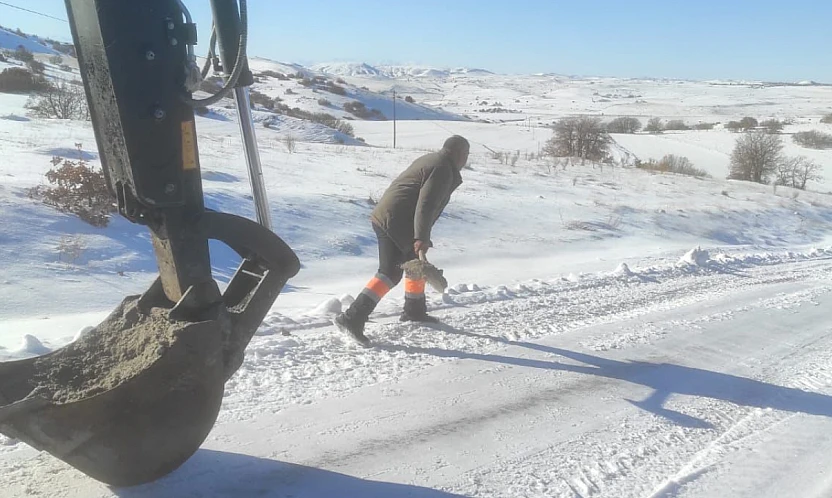 Arguvan'da karla mücadele sürüyor