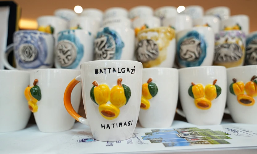 Battalgazi Belediyesi Sanat Atölyelerinin Ürünleri Ziyaretçilerle Buluştu