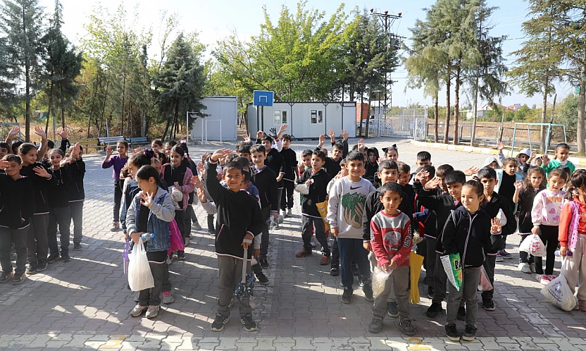 Battalgazi'de Mobil Sinema Okullarda Çocuklarla Buluşuyor