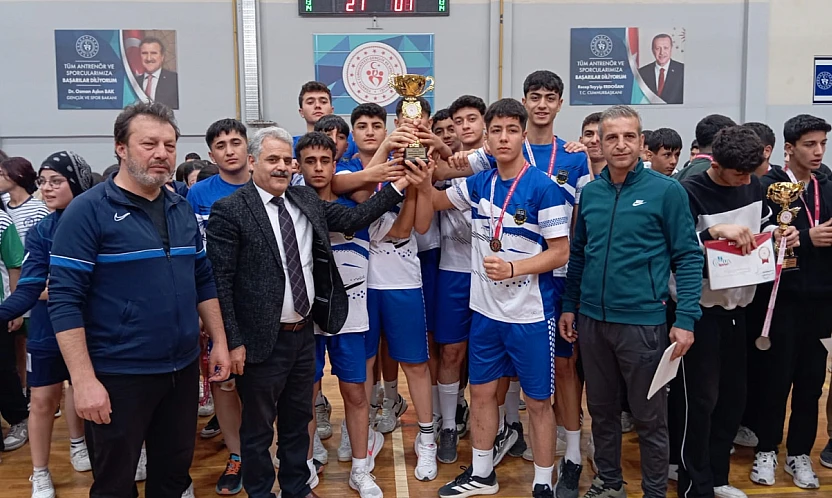 Battalgazi Spor Salonu'nda Heyecan Dolu Final! Spor Lisesi Bölge Şampiyonası'na Gidiyor