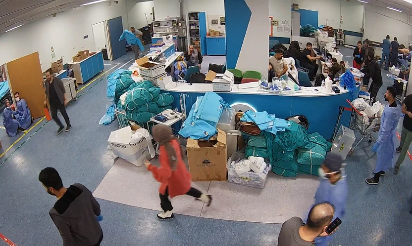 Beyaz Önlüklü Kahramanlar Kamerada: Depremde Sedyeye Atladılar