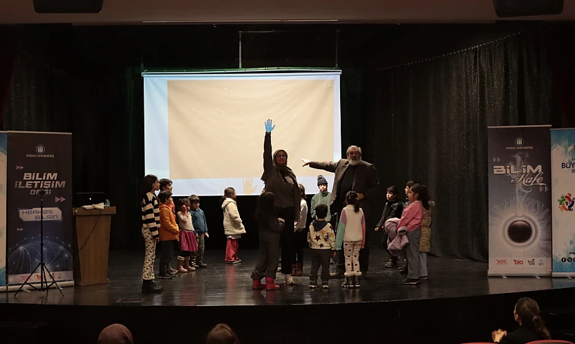 Bilim Her Yerde: Malatya'da Aileler Kafede Uzayın Kapılarını Araladı