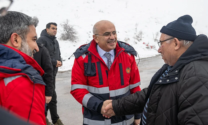 Büyükşehir Belediyesi Ekipleri  Karla Mücadelede 7/24 Sahada