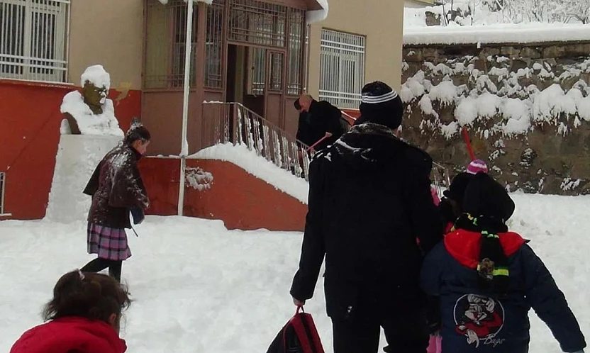 Buzlanma ve Tipi Nedeniyle 19 İlde Okullar Kapalı
