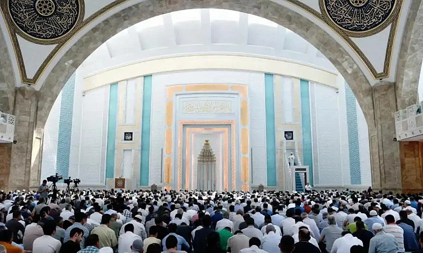 Cuma hutbesi: İnsan kâinatın gözbebeği