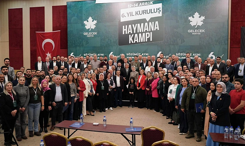 Davutoğlu: 'Türkiye Büyük Bir Güven, Ahlak ve Yönetim Krizi Yaşıyor'