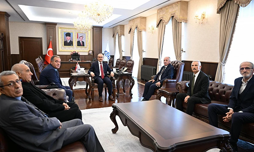 Deprem Bölgesindeki Emeklilerin Sorunları 15 Maddelik Raporla Vali Yavuz'a Sunuldu