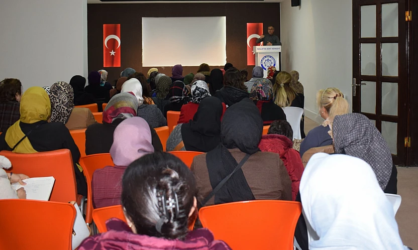 Dijital Çağda Ebeveynlik Masaya Yatırıldı