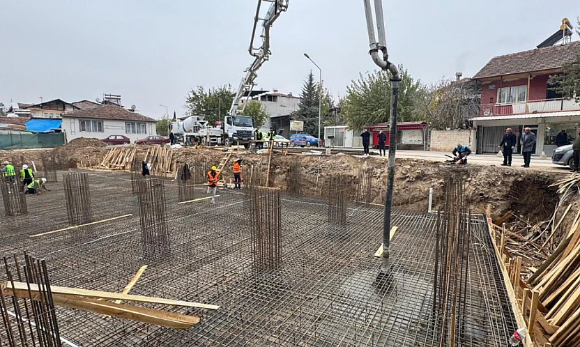 Dilek Merkez Camii'nin temeli dualarla atıldı