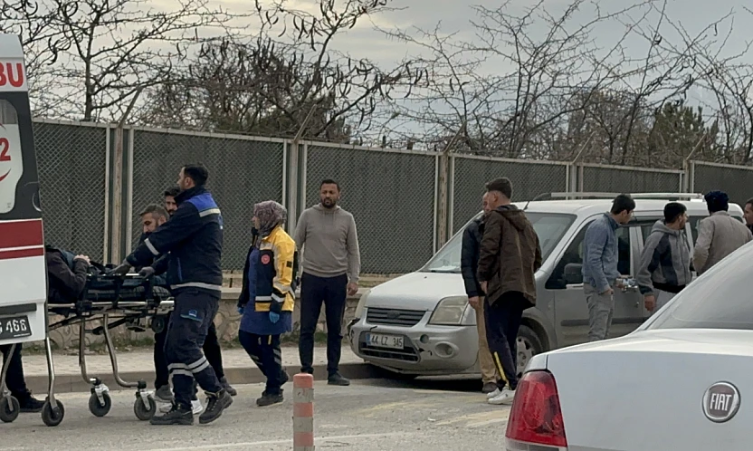 Direksiyon Başında Rahatsızlanan Sürücü Kaldırıma Çarptı