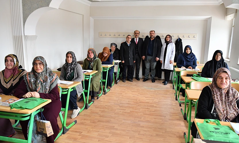 'Eğitimin Yaşı Yok': Yeşilyurt'ta Okuma Yazma Gururu