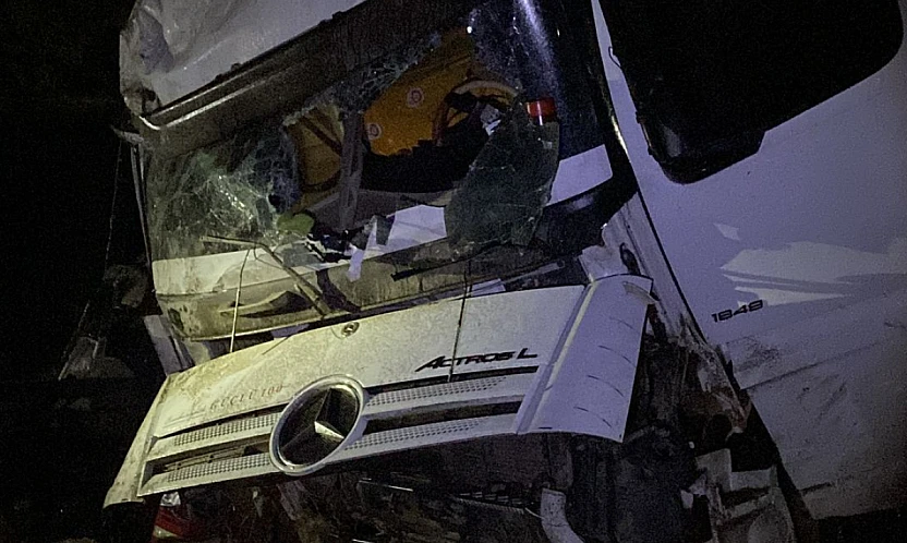 Erkenek Mevkiinde Feci Kaza: Kontrolden Çıkan Tır Can Aldı