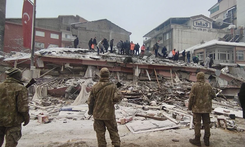 Ermeç Apartmanı faciasında yargılama 2026'ya kaldı