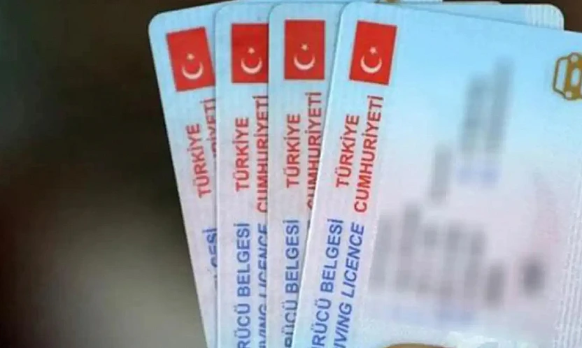 Eski Tip Ehliyetler İçin Son Gün: Yenileme Ücreti 15 TL'den 7 Bin 438 TL'ye Çıktı
