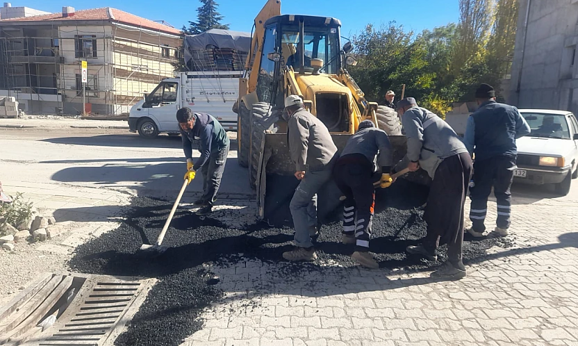 Gövdeli ve Gökalan'da Yol ve Köprü Çalışmaları Devam Ediyor
