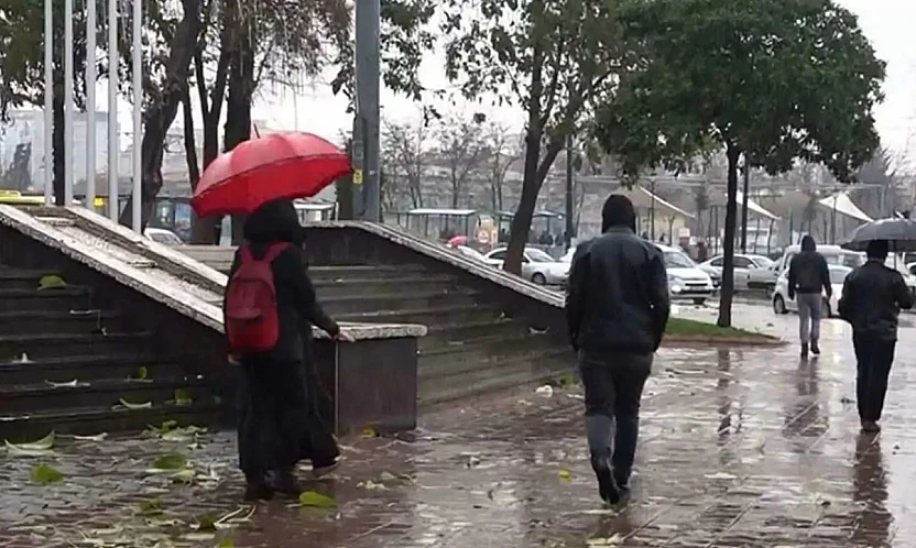 Hava Durumu: Yağışlar Genişliyor, Sıcaklıklar Düşüyor