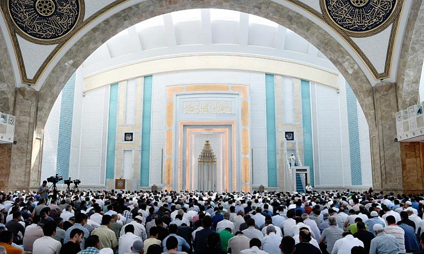 Hutbede Mesaj: Aile, İlahi Rahmetin Yeryüzündeki Tecellisi