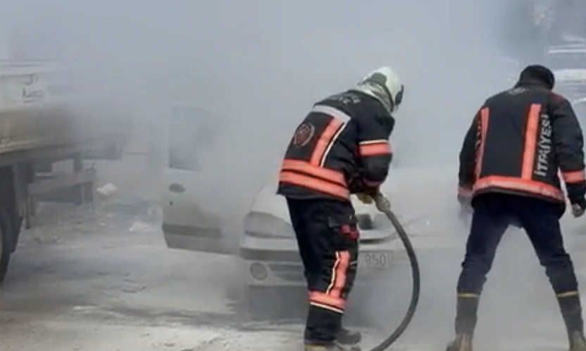 İtfaiye Zamanında Müdahale Etti, Araç Yangını Büyümeden Söndürüldü