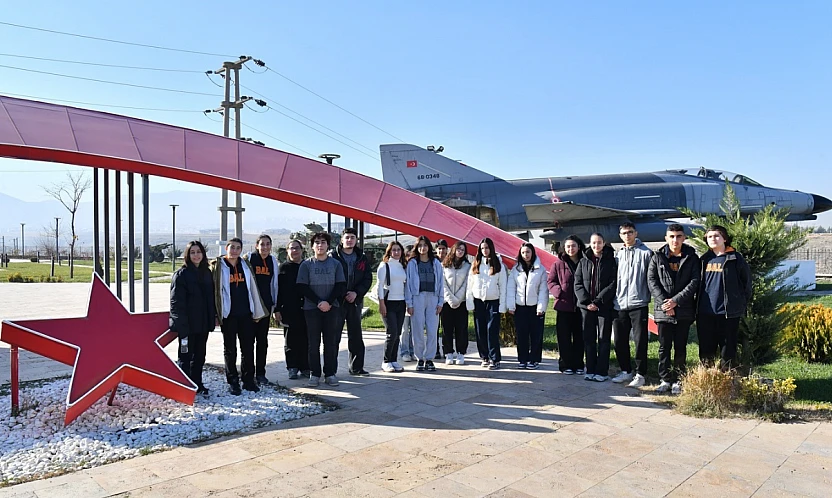 'İyilik Elçisi' Projesi Gençlere Yardımlaşma ve Tarih Bilinci Aşılıyor