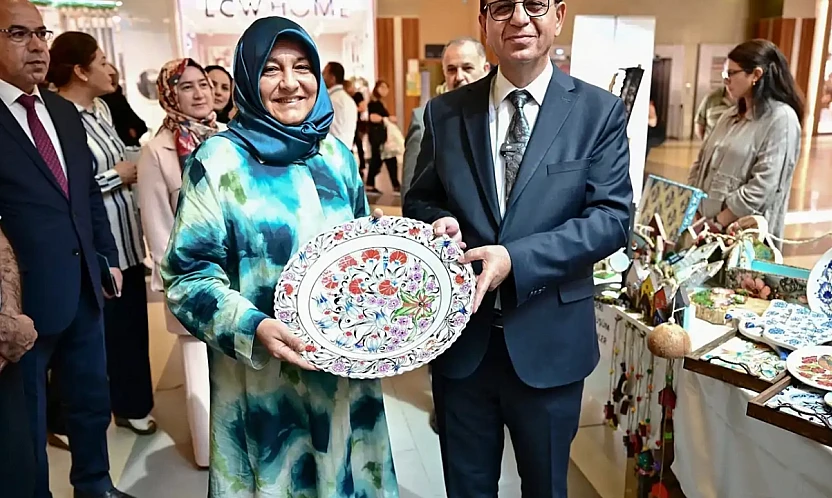 Kadınların El Emeği Göz Nuru Eserleri 'Kurs Merkezleri-Yılsonu' Sergisinde Beğeniye Sunuldu