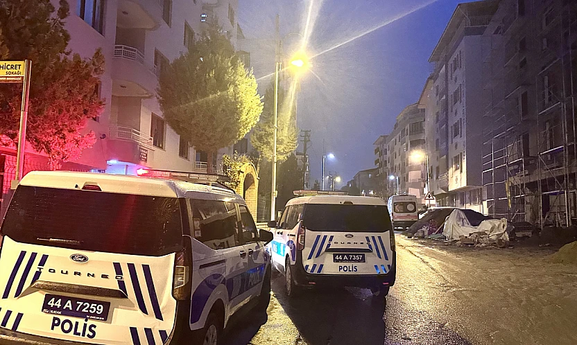 Kapı Açılmayınca Ekipler Balkondan Girdi: Evde Ölüm Bulundu