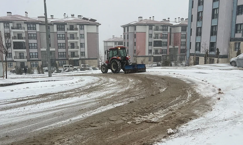 Kar Yağışı Doğanşehir'i Beyaza Bürüdü, Belediye Teyakkuzda