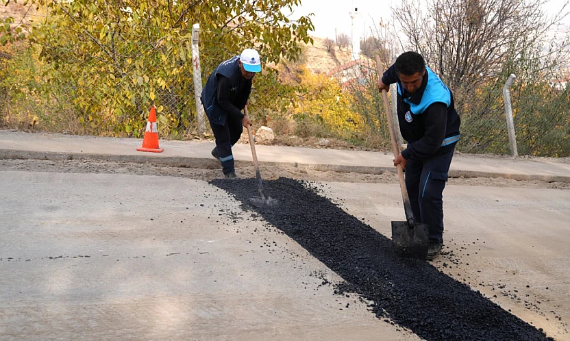 Kış Öncesi Yol Düzenleme Çalışmaları İlçe Genelinde Devam Ediyor