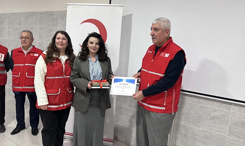 Kızılay, Eğitime Katkı Sunan Öğretmenleri Ödüllendirdi
