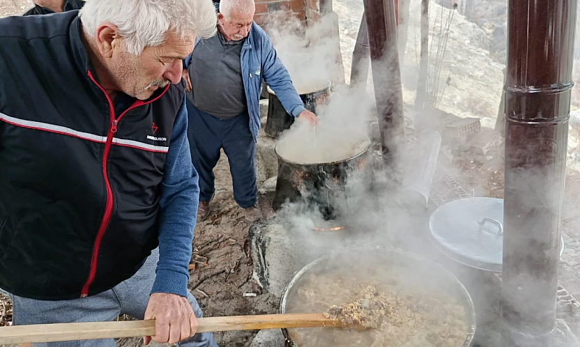 Köklerine Dönenler Ilıca'da Buluştu: Kış Yarı Geleneği Yaşatıldı
