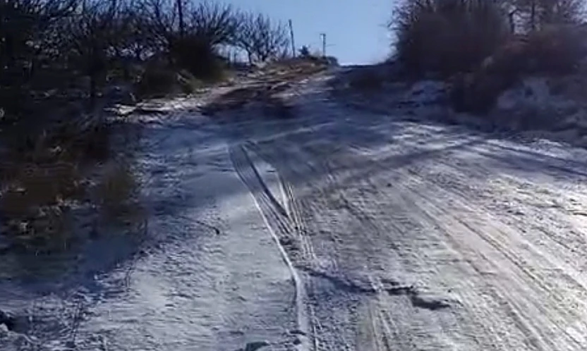 Kurşunlu Mahallesi'nde Korku Dolu Anlar: Minibüs Uçurumdan Son Anda Kurtuldu