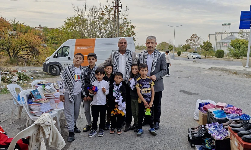 Mahalle Halkı El Ele Verdi, Gelirler Filistinli Çocuklara Gönderilecek