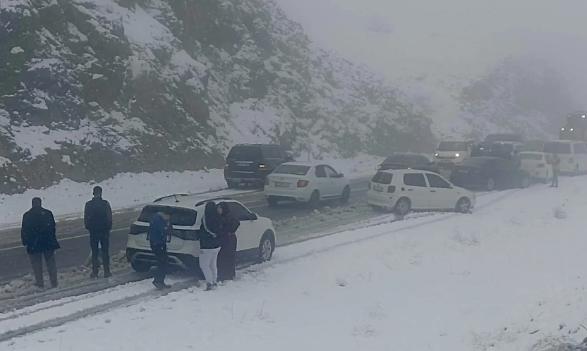 Malatya– Çelikhan Yolunda Yoğun Kar ve Tipi Ulaşımı Aksattı