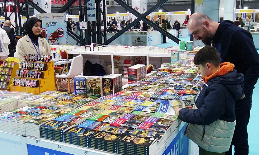Malatya'da Aile Boyu Okuma Sevgisi: Kitap Fuarına Yoğun Katılım