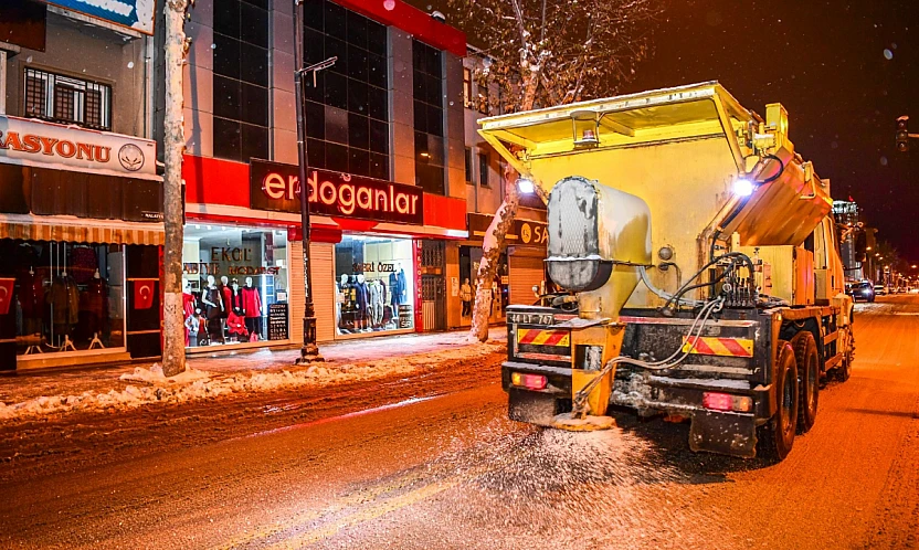 Malatya'da Karla Mücadele Çalışmaları Sürüyor