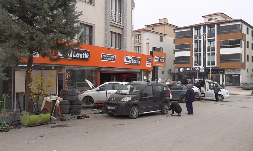 Malatya'da Kış Lastiği Yoğunluğu: Sürücülere 'Güvenlik İçin Değişim Şart' Uyarısı