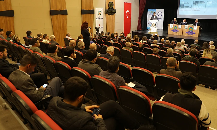 Malatya'da Tarımın Geleceği Konuşuldu: İklim Değişikliği, Kuraklık ve Kayısı Üretimi Gündemdeydi