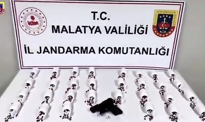 Malatya'da Zehir Tacirlerine Darbe: Binlerce Hap ve Silah Ele Geçirildi
