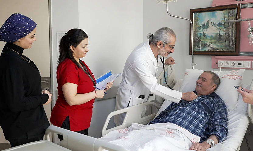 Malatya Eğitim ve Araştırma Hastanesinde Bir İlk: Endovasküler Stent Greftle Hayat Kurtarıldı