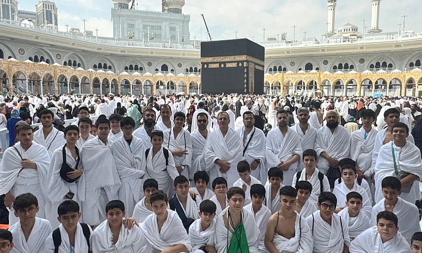 Malatyalı Hafızlara Umre'de Unutulmaz Belge Töreni