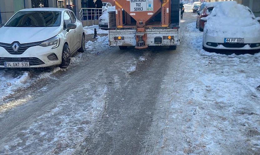 Merkez ve Kırsalda Kar Mesaisi: 40 Mahalle Yolu Açıldı