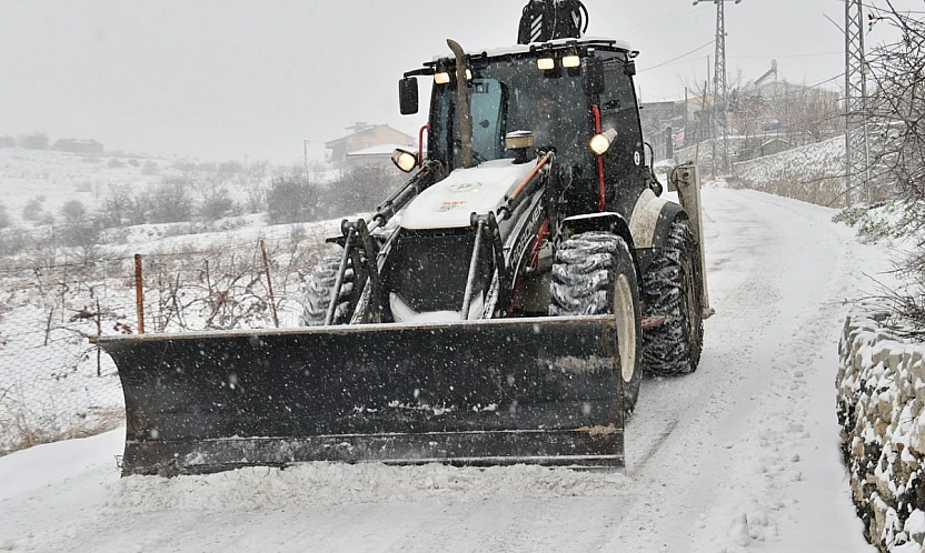 Merkezden Kırsala Yeşilyurt'ta Karla Mücadele Seferberliği