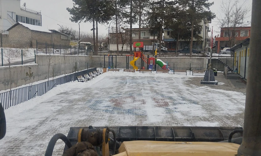 Öğrenciler İçin 24 Saat Karla Mücadele