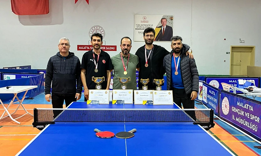 Öğretmenler Günü Spor Etkinliğinde Dereceye Girenler Ödüllendirildi