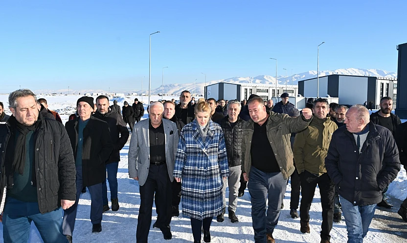 Ölmeztoprak ,deprem sonrası yürütülen konut ve rezerv alan çalışmalarını değerlendirdi