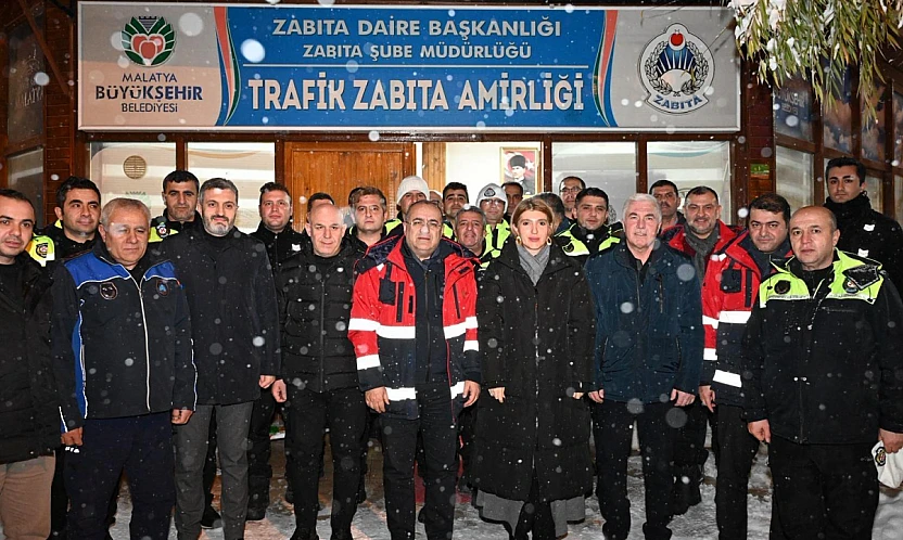 Ölmeztoprak,  yeni yılın ilk saatlerinde  kamu personeline yönelik bir dizi ziyaret gerçekleştirdi.