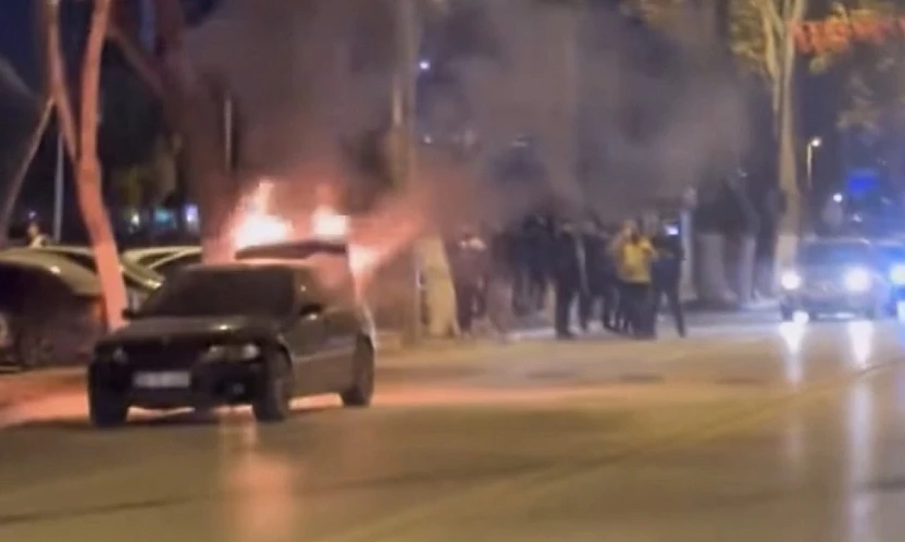 Sanat Sokağı Yakınlarında Araç Yangını: Alevler Kısa Sürede Söndürüldü